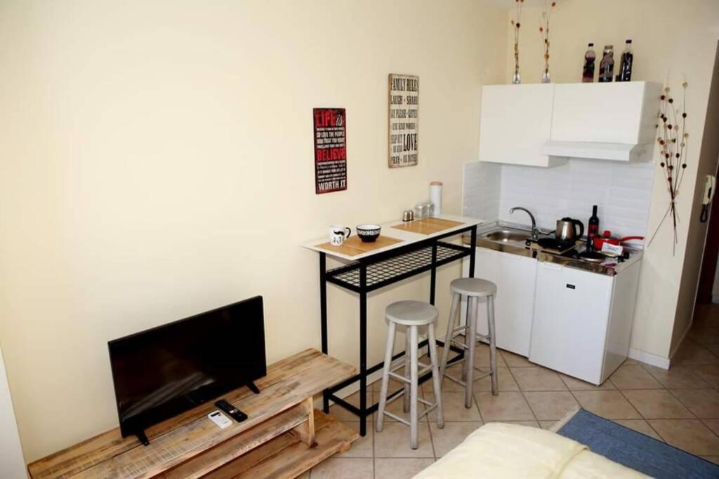 Ippokratis' Open View Studio Apartment